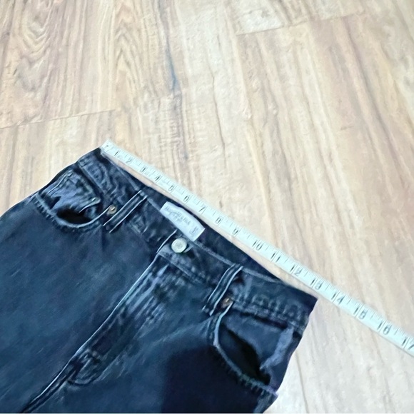 Abercrombie & Fitch Ultra High Rise 90’s Straight Jean - Picture 10 of 10